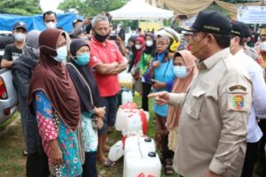 Gubernur Arinal Lakukan Pelepasan Minyak Goreng Curah