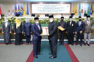 Mingrum Gumay Pimpin Paripurna Penyerahan LHP Atas LKPD Tahun 2021