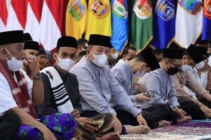 Gubernur Lampung Bersama Keluarga Sholat Ied di Aula Mahan Agung