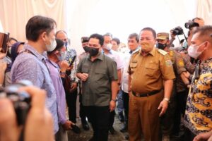 Gubernur Arinal Dampingi Menteri BUMN Erick Thohir Tinjau Operasi Pasar Murah