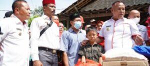 Bupati Nanang Berikan Bantuan Bedah Rumah di Kecamatan Palas