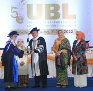 Gubernur Arinal Terima Penghargaan UBL Award Leader For Sustainable Development