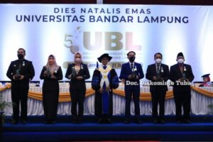 Bupati Winarti Terima Penghargaan UBL Award