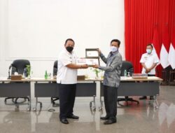Arinal Orang Pertama di Lampung yang Melihat Uang Rupiah Kertas Emisi Tahun 2022