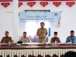 Agus Istiqlal Bagikan 409 Sertifikat PTSL di Kecamatan Karyapenggawa
