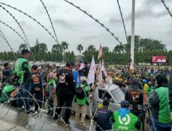 Sejumlah Anggota DPRD Lampung Sambangi Massa Aksi Ojol terkait Kenaikan Harga BBM