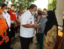 Gubernur Arinal Serahkan BLT BBM dan Sembako di Kabupaten Pringsewu