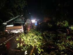 Puluhan Kendaraan Bermotor Terjebak di Kilometer 11 Way Krui