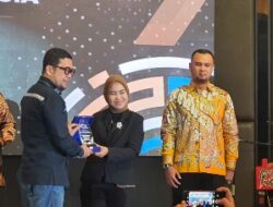 Pj. Bupati Zaidirina Raih Penghargaan LPM Award 2022