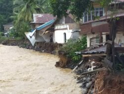 Diterjang Banjir, Lima Dapur Rumah Milik Warga Penengahan Hanyut