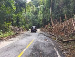Jalan Terangkat Pemilik Kendaraan Diminta Hati-hati