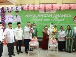 Arinal Djunaidi Melepas Kepulangan Bayi Kembar Siam Asal Lampung Utara