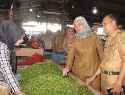 Nunik Pantau Ketersediaan dan Harga Pangan Jelang Hari Raya Idul Fitri