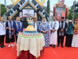 Kue Engkak Ketan Khas Lampung Terbanyak, Pecahkan Rekor MURI pada Festival Krakatau 2023