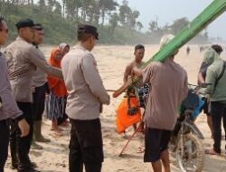 Polres Pesisir Barat Evakuasi Enam Nelayan