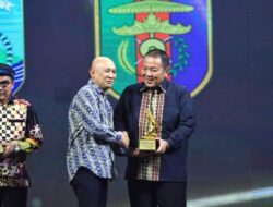 Gubernur Arinal Terima Penghargaan Daerah Peduli Pengembangan UMKM dan Potensi Sumber Daya Lokal