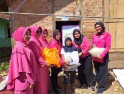 Bantuan Sembako Korban Banjir Sungai Sambat dari Polres Kaur