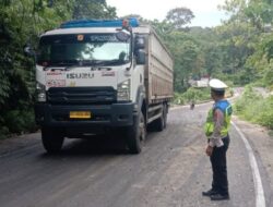 Ada Tumpahan CPO di TNBBS, Pengendara Harap Hati-hati