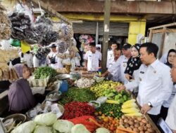 Awal Ramadhan, Pj Bupati Pringsewu Lihat Stok dan Harga Kebutuhan di Pasar