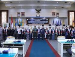 Anggota DPRD Lampung Kompak Gunakan Syal Palestina