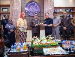 Tasyakuran Hari Bhakti Adhyaksa, Penjabat Bupati Pringsewu Potong Tumpeng