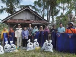 30 KK Pekon Laay dan Way Nukak Terima Sembako dari Wakil Bupati