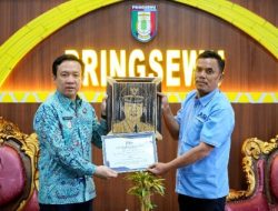 Penjabat Bupati Pringsewu Dianugerahi sebagai Bapak Penggerak Bambu