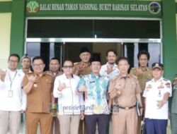 Pemkab Pesibar Serahkan PKS Jalan Way Haru ke BBTNBBS