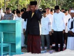 Bupati Kaur Gusril Pausi Sholat Idul Adha di Pasar Jumat Ulu Nasal