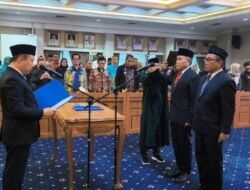 Ganjar dan Ahmad Saifullah Resmi Tukar Kursi