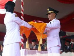 Wakil Bupati Kaur Pimpin Upacara Penurunan Bendera Merah Putih
