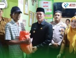 Dedi Irawan Serahkan Bantuan Sembako dan Buffer Stock ke Masyarakat Kelurahan Pasar Krui
