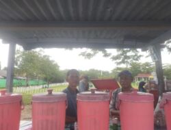 Jualan Es Kelapa Hantar Dua Buah Hati Menjadi PNS dan ASN