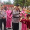 Tradisi Pedang Pora dan Tari Adat Warnai Acara Pisah Sambut Kapolres Kaur