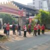 PDI-P Bandar Lampung Bagikan Ribuan Masker dan Semprot Jalan Dampak Abu Vulkanik