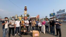 IJP Lampung Bagikan 3.000 Masker kepada Pengendara di Tugu Adipura